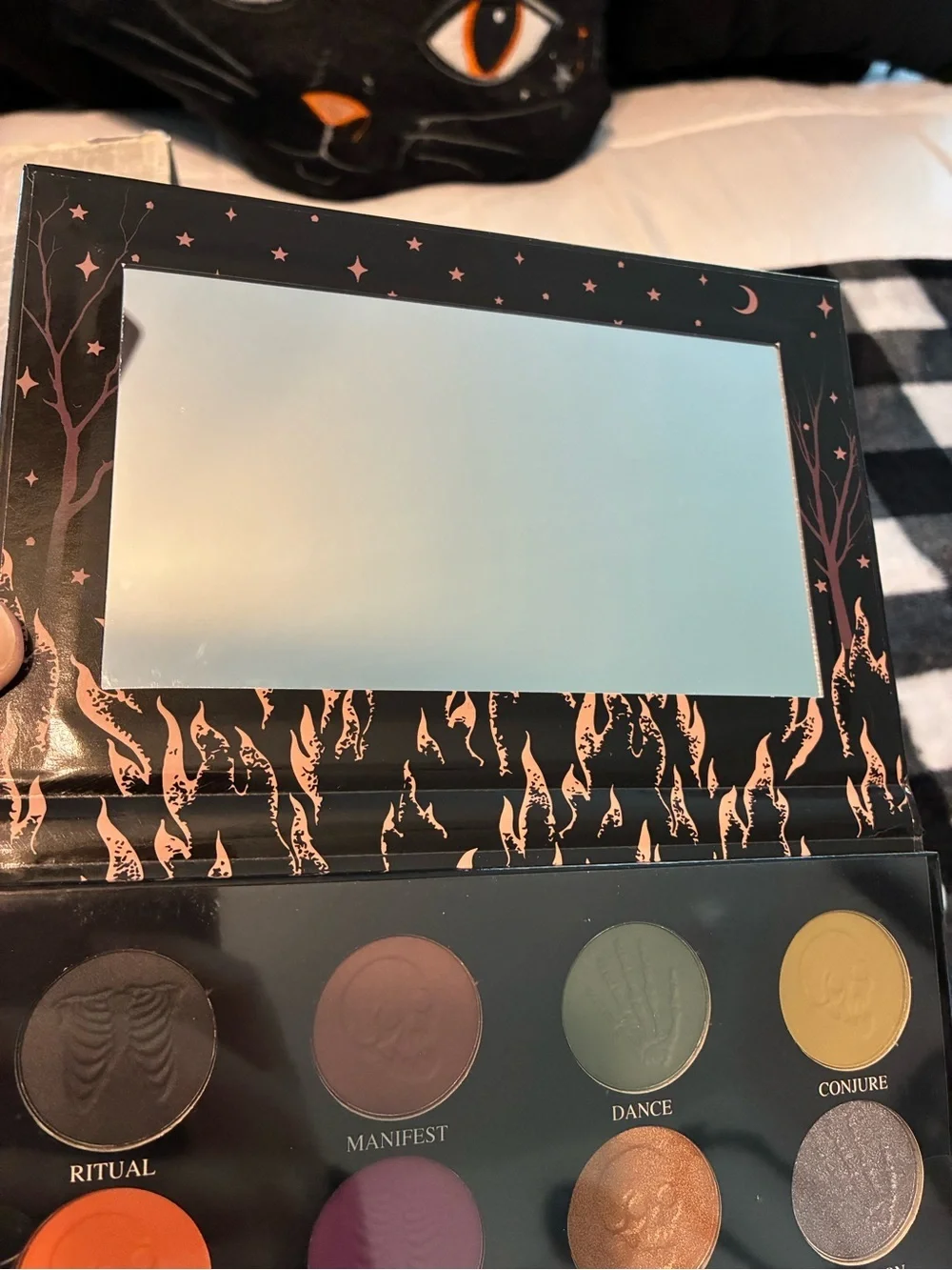 Gothic Skeleton Makeup Shadow Highlighter Palette Display NWT